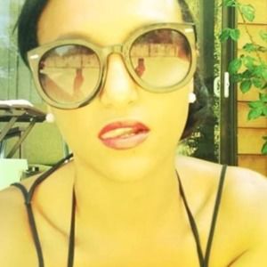 Meet your Posher, Fevzz